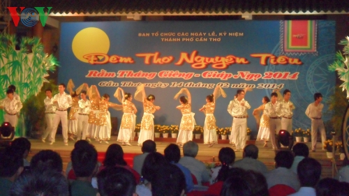 วันกลอนเวียดนามถูกจัดขึ้นทั้งในและต่างประเทศ